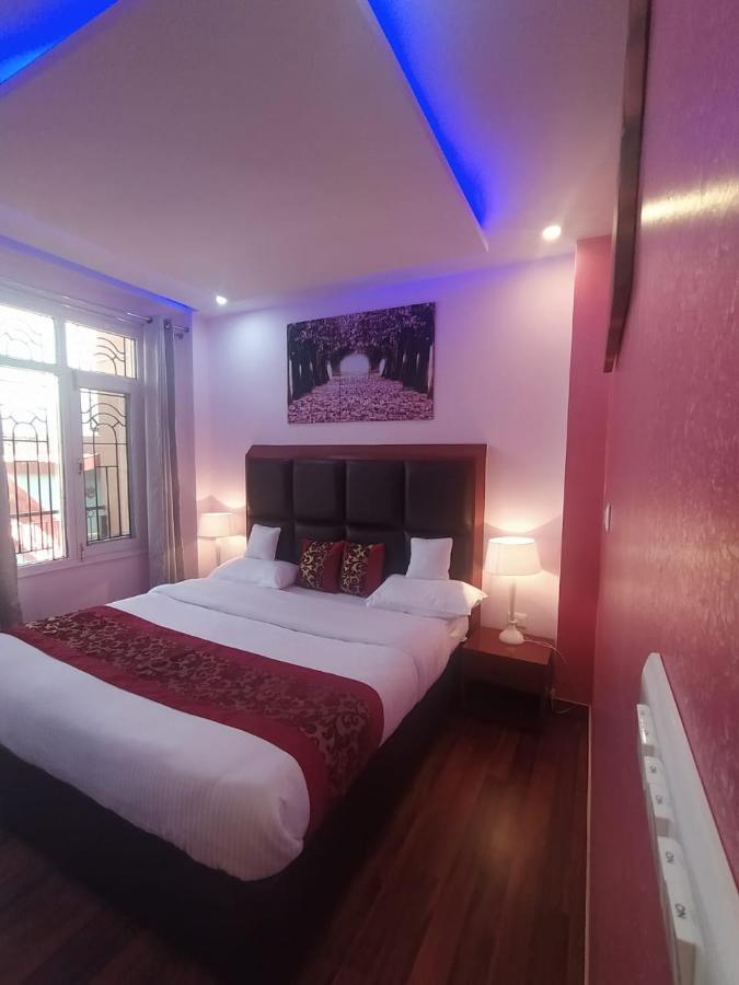 Deluxe Homestay Apartments With Kitchen In Шимла Экстерьер фото