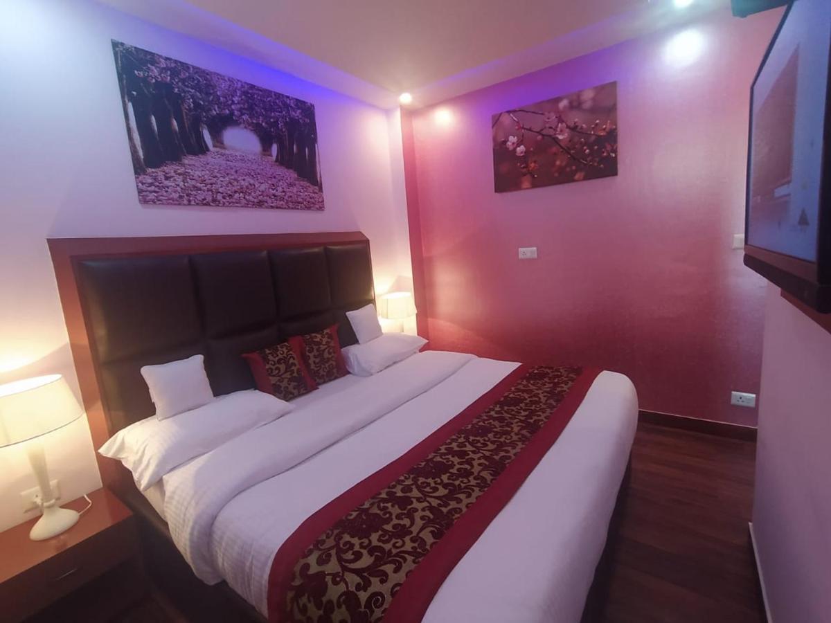 Deluxe Homestay Apartments With Kitchen In Шимла Экстерьер фото