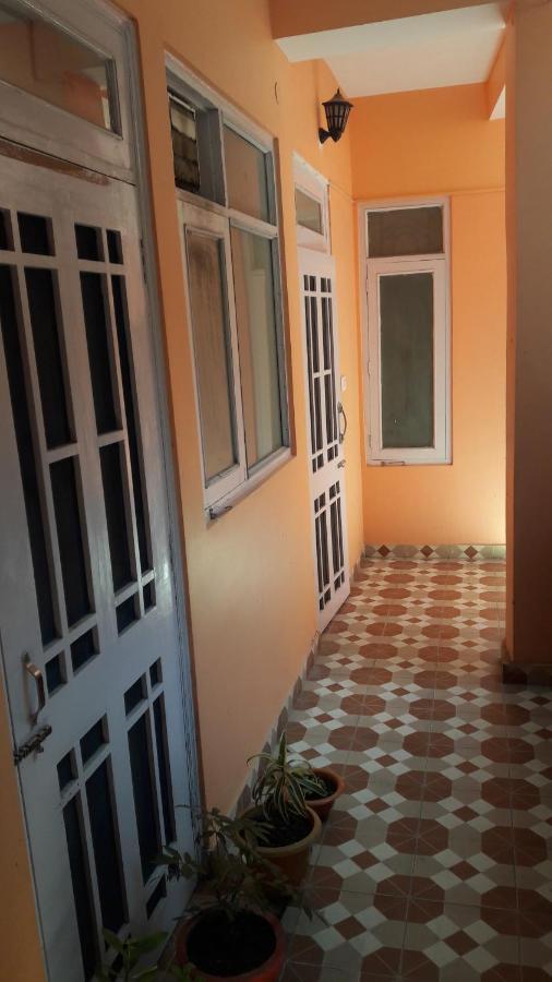 Deluxe Homestay Apartments With Kitchen In Шимла Экстерьер фото